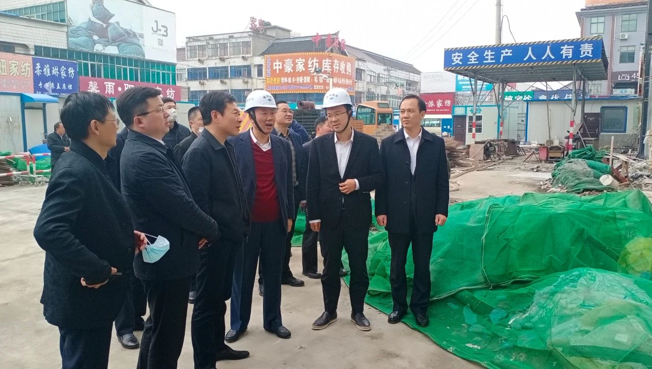 南通市家紡市場協(xié)同發(fā)展領(lǐng)導小組組長、副市長潘建華在園區(qū)視察